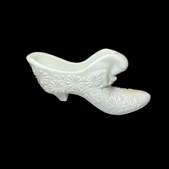Vintage White Milk Glass Victorian Style Shoe Figurine Collectible - Picture 2 of 5